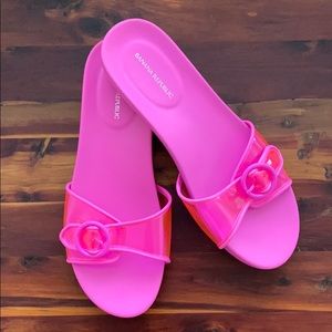 BR | NWOT | Hot Pink Slides